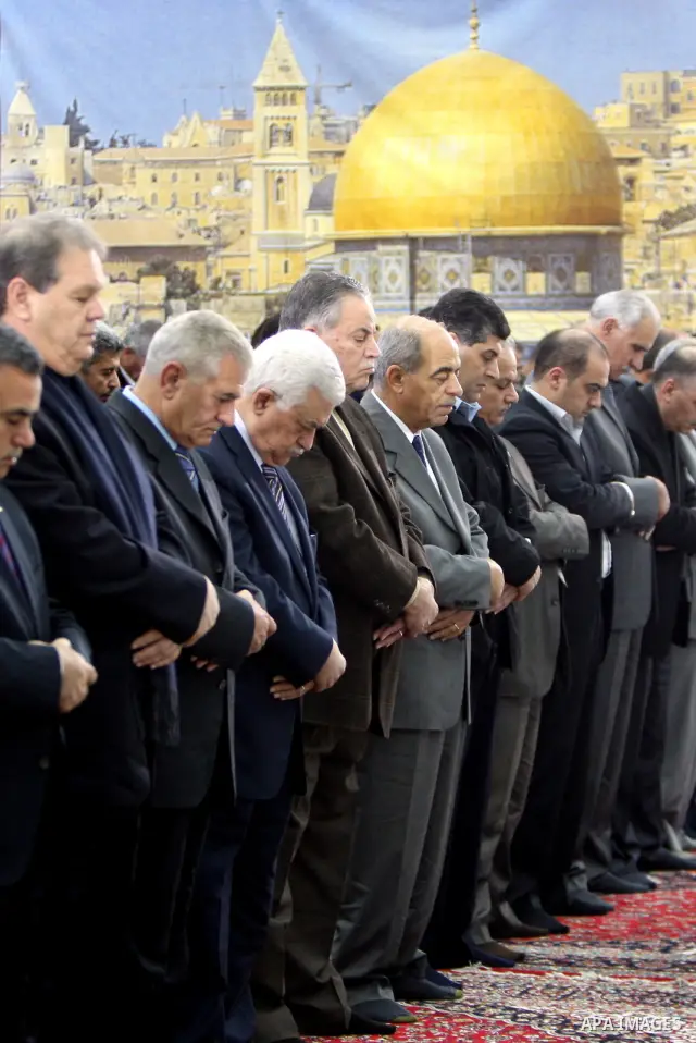 Palestinian President Mahmoud Abbas (Abu Mazen) attends Friday prayers in the West Bank city of Ramallah on Nov. 18, 2011. Photo by Mufeed Abu Hasnah