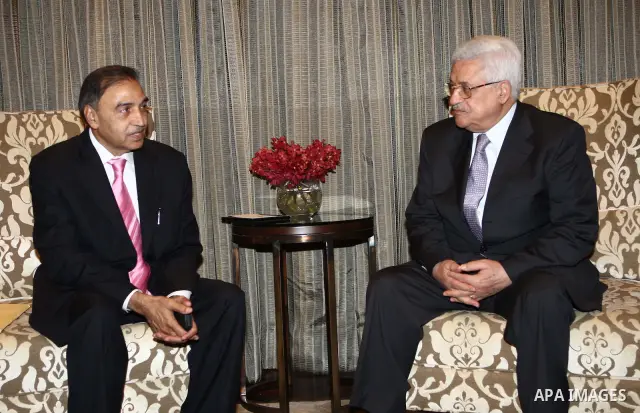 Palestinian President Mahmoud Abbas meets with director of the Islamic Cultural Center in the India's capital of New Delhi.