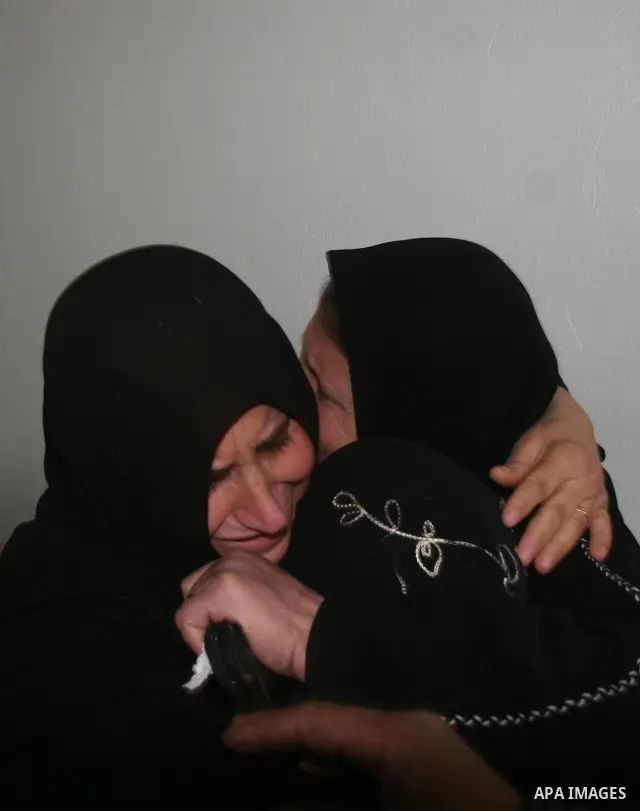 Palestinians mourns during the funeral of Dena Baloshathe and her four sisters in Jabalya refugee camp in the northern Gaza Strip December 29, 2008. Palestinian medics said five young sisters, one of them Dena Balosha, d...