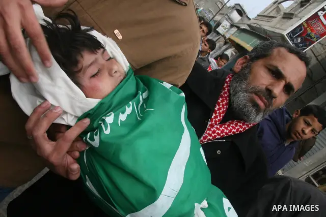 Palestinians mourns during the funeral of Dena Baloshathe and her four sisters in Jabalya refugee camp in the northern Gaza Strip December 29, 2008. Palestinian medics said five young sisters, one of them Dena Balosha, d...
