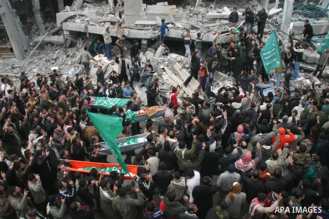 Palestinians mourns during the funeral of Dena Baloshathe and her four sisters in Jabalya refugee camp in the northern Gaza Strip December 29, 2008. Palestinian medics said five young sisters, one of them Dena Balosha, d...