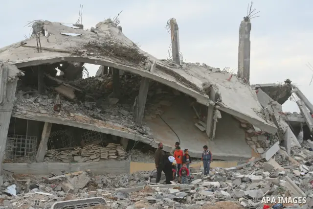 Palestinian women make their way through the rubble of destroyed houses to get to a make shift camp distributing food in eastern Jebaliya, northern Gaza strip, Wednesday, Jan. 29, 2009. Israel launched its 22-day offensi...