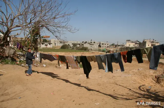 A Palestinian girl between a tent area erected in the east of Jabaliya refugee camp in the northern Gaza Strip,15 February 2009. APAIMAGES PHOTO / Ashraf Amra
