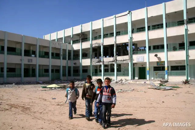 Palestinian students during a lesson in school. 15 February 2009the northern Gaza APAIMAGES PHOTO / Ashraf Amra