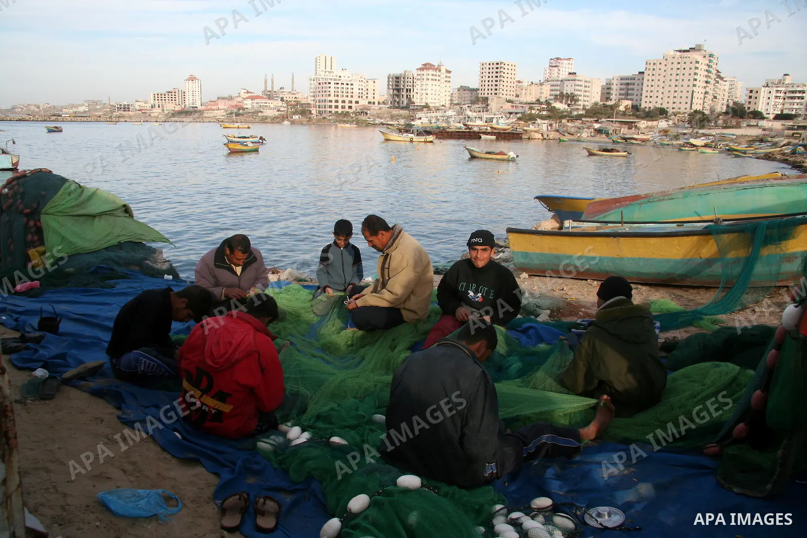 Palestinian fishermen prepare their nets in Gaza City on February 26, 2009. APAIMAGES PHOTO / Ashraf Amra