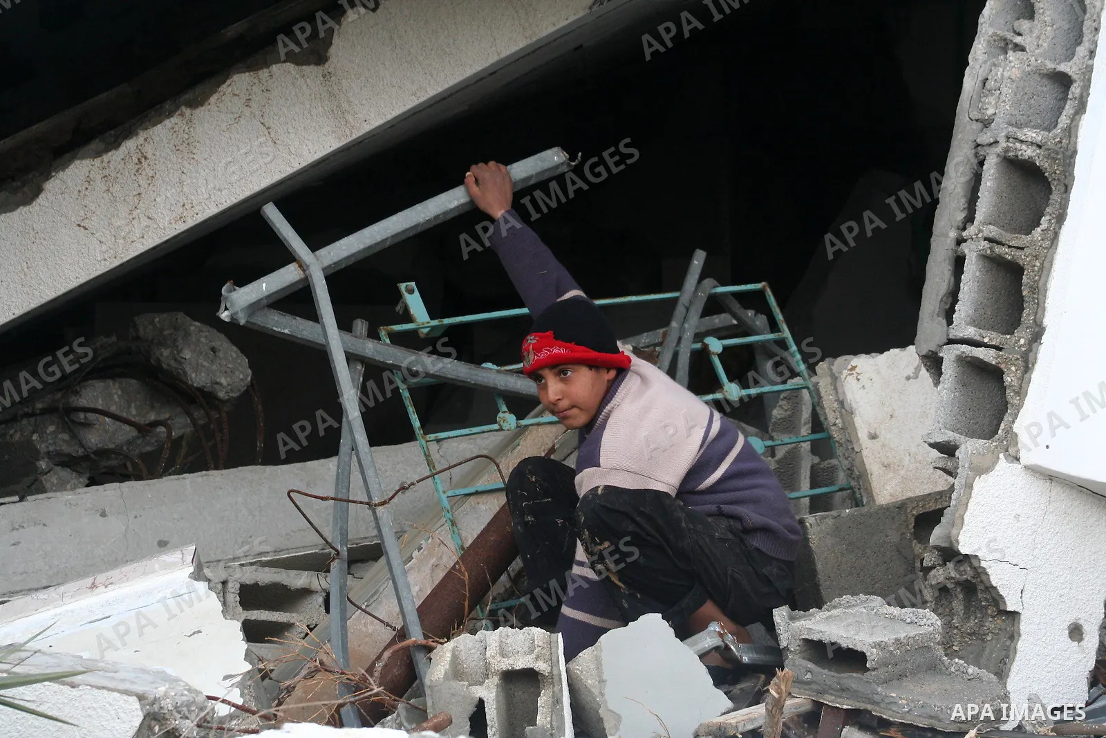 A Palestinian evacuates his belongings from a tent that housed people who have lost their homes during Israel's 22-day offensive, after heavy rain in east of Gaza March 1, 2009. The World Bank said on Sunday it would urg...