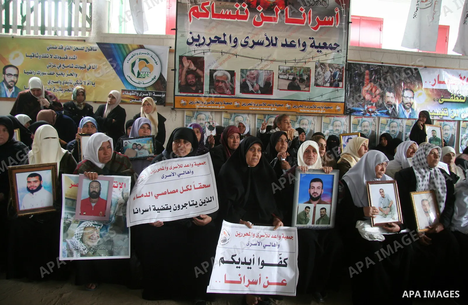 Palestinians take part in a protest in Gaza City calling for the release of Palestinian prisoners held in Israeli jails March 2, 2009 APAIMAGES PHOTO / Ashraf Amra