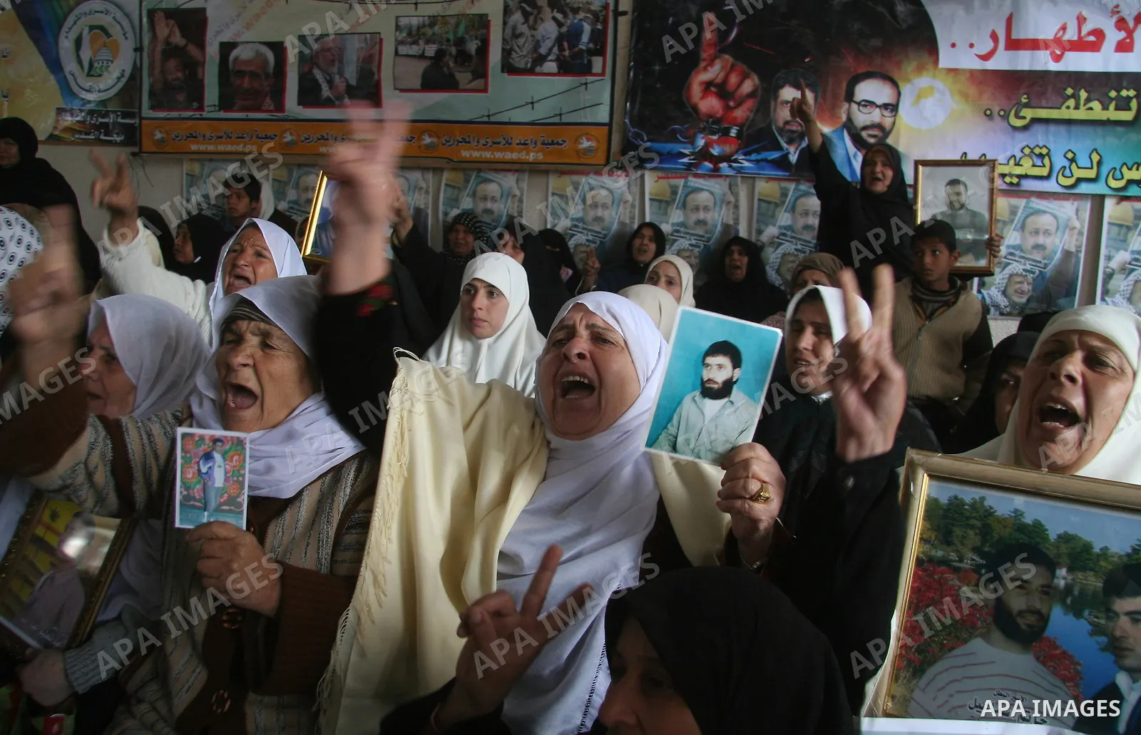 Palestinians take part in a protest in Gaza City calling for the release of Palestinian prisoners held in Israeli jails March 2, 2009 APAIMAGES PHOTO / Ashraf Amra