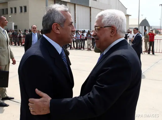 Palestinian President Mahmoud Abbas is received by Lebanese President Michel Suleiman during his arrive in Beirut airport, in the Lebanon's capital of Beirut.
