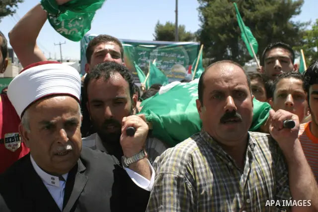 Palestinian mourners march during the funeral of Hamas militant Shehab Natche in the West Bank town of Hebron. Israeli troops killed the Hamas militant in the West Bank town early Sunday, according to a statement from th...