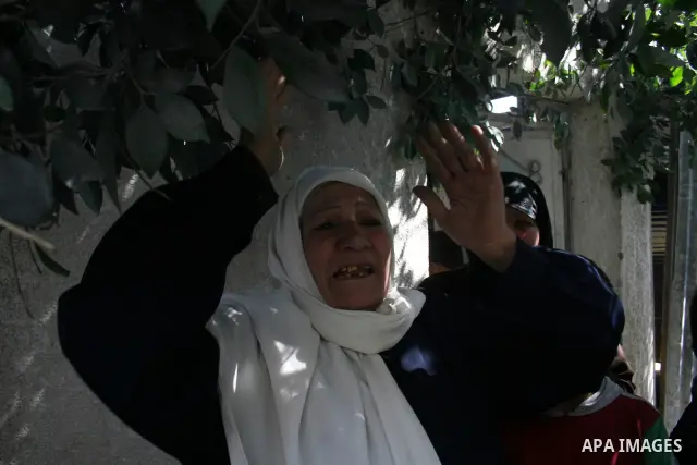 Palestinian woman relative of six-month-old Mohammed Bourai reacts during his funeral in Gaza City on February 28, 2008, following his death in an Israeli airstrike on a building housing the Hamas-run government's interi...