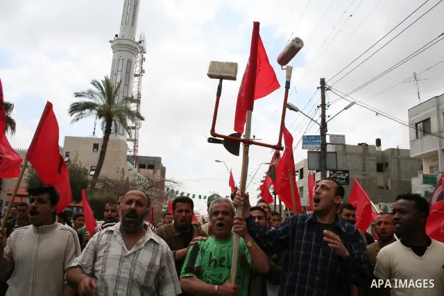 Palestinian workers take part in a protest against the lack of employment opportunities in Gaza City April 30, 2009, a day before World Labour Day APAIMAGES PHOTO / Ashraf Amra