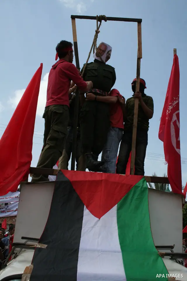 Palestinian workers take part in a protest against the lack of employment opportunities in Gaza City April 30, 2009, a day before World Labour Day APAIMAGES PHOTO / Ashraf Amra