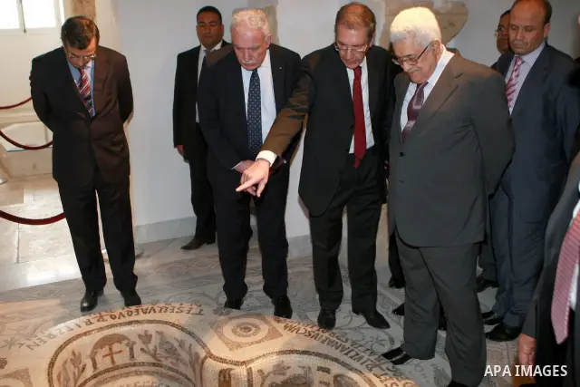 Palestinian President, Mahmoud Abbas (Abu Mazen), visits to the Bardo Museum, the historical, in Tunisia, on April 29, 2012. Photo by Thaer Ganaim