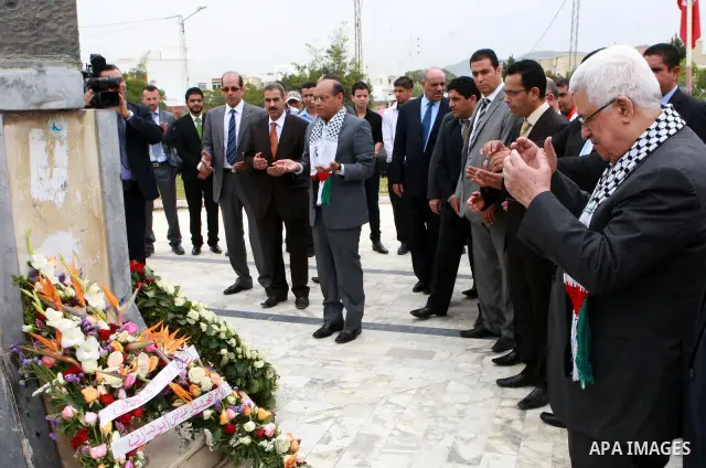 Palestinian President, Mahmoud Abbas (Abu Mazen), lays a wreath of flowers at the memorial to the martyrs of the Israeli raid in the hamam Al shat of Tunisia, in Tunis, on April 29, 2012. Photo by Thaer Ganaim