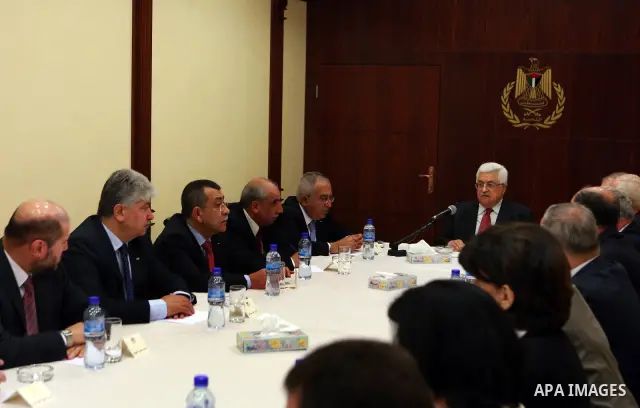 Palestinian President Mahmoud Abbas (Abu Mazen) meets with members of the new cabinet, in the West Bank City of Ramallah, on 16 May 2012. Photo by Thaer Ganaim