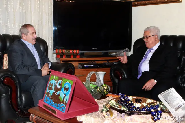 Palestinian President, Mahmoud Abbas (Abu Mazen) meets with Jordanian Foreign Minister Nasser Judeh, in the West Bank city of Ramallah, on May 17, 2012. Photo by Thaer Ganaim
