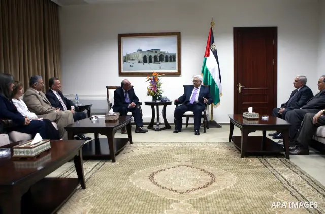Palestinian President, Mahmoud Abbas (Abu Mazen) meets with the new ministers, in the West Bank city of Ramallah, on May 27, 2012. Photo by Thaer Ganaim