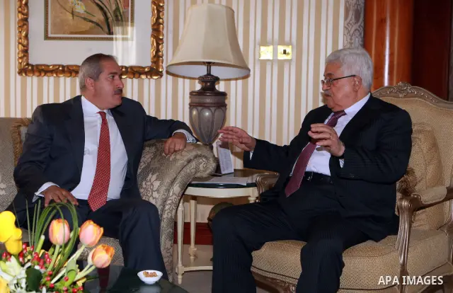 Palestinian President, Mahmoud Abbas (Abu Mazen) meets with Jordanian Foreign Minister Nasser Judeh in Qatar, June 2, 2012. Photo by Thaer Ganaim