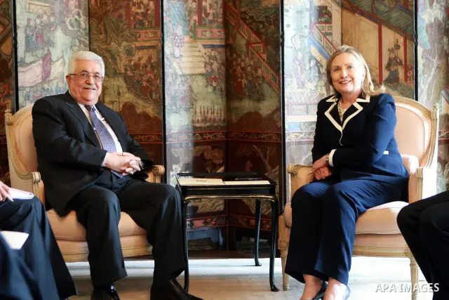 Palestinian President Mahmoud Abbas (Abu Mazen) meets with US Foreign Secretary Hillary Clinton in Paris on 06 July 2012. Photo by Thaer Ganaim