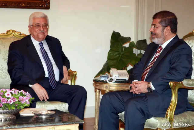 Palestinian President Mahmoud Abbas (Abu Mazen) (L) meets with Egypt's President Mohamed Morsi at the presidential palace in Cairo July 18, 2012 . Photo by Thaer Ganaim