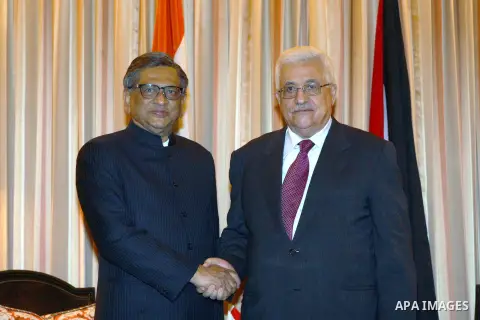 Palestinian President Mahmoud Abbas (Abu Mazen) meets with Indian External Affairs Minister Q. M. Krishna in the Indian capital, New Delhi, on Sep.11, 2012. Photo by Thaer Ganaim