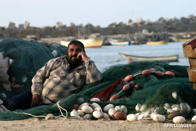 A Palestinian fisherman rests at the port of Gaza City on February 26, 2009 APAIMAGES PHOTO / Ashraf Amra