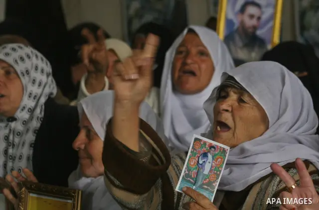 Palestinians take part in a protest in Gaza City calling for the release of Palestinian prisoners held in Israeli jails March 2, 2009 APAIMAGES PHOTO / Ashraf Amra