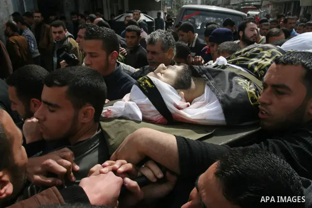Palestinian mourners carry the body of Islamic Jihad commander Khaled Shalan, killed in an Israeli strike, during his funeral in Beit Lahia, northern Gaza Strip, on March 5, 2009. Israel killed four militants in separate...
