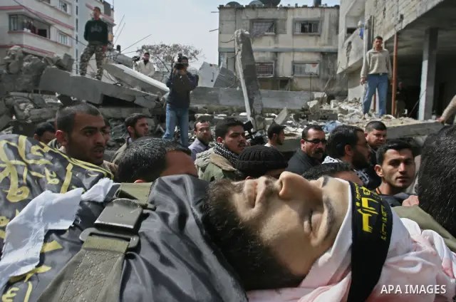 Palestinian mourners carry the body of Islamic Jihad commander Khaled Shalan, killed in an Israeli strike, during his funeral in Beit Lahia, northern Gaza Strip, on March 5, 2009. Israel killed four militants in separate...