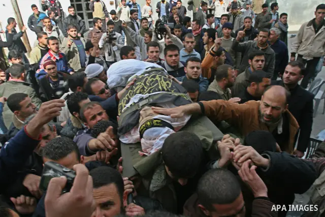 Palestinian mourners carry the body of Islamic Jihad commander Khaled Shalan, killed in an Israeli strike, during his funeral in Beit Lahia, northern Gaza Strip, on March 5, 2009. Israel killed four militants in separate...