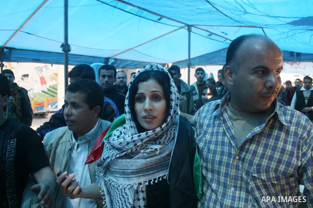 Palestinian Sherin al-Sheikh Khalil (C), arrives at Erez crossing, in the northern Gaza Strip upon her release from an Israeli jail on 12 April 2009. Al-Sheikh Khalil, who was arrested by Israeli forces in 2003, is from...