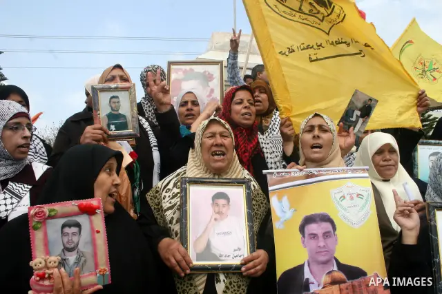 Palestinians shout slogans during a rally calling for the release of Palestinian prisoners from Israeli jails in Gaza City on April 16, 2009 ahead of the Palestinian Prisoner Day. On March 17 Palestinians mark Prisoner D...