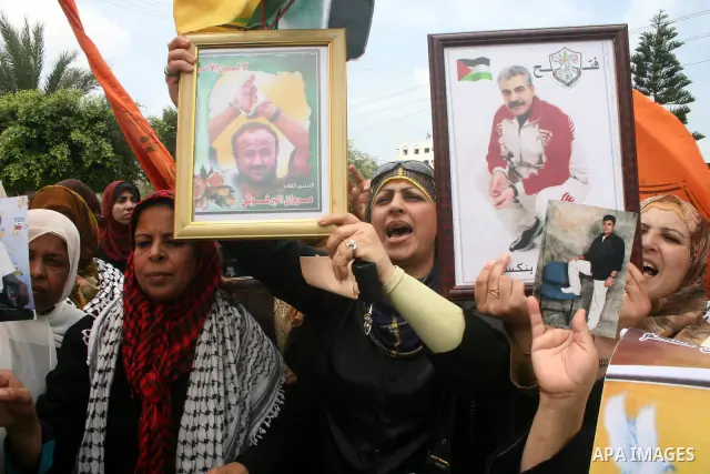 Palestinians shout slogans during a rally calling for the release of Palestinian prisoners from Israeli jails in Gaza City on April 16, 2009 ahead of the Palestinian Prisoner Day. On March 17 Palestinians mark Prisoner D...
