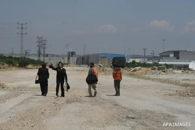 Palestinian Christians walk towards Erez crossing in the northern Gaza Strip on May 11, 2009 after Israel granted 95 permits for Christians from the isolated and impoverished territory to travel to the West Bank town of...