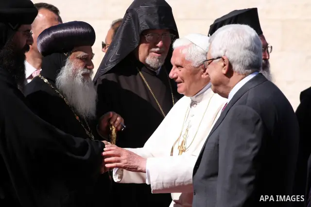 Palestinian president Mahmud Abbas and Christian religious leaders welcome Pope Benedict XVI upon the pontiffs arrival in the West Bank city of Bethlehem on May 13, 2009..APAIMAGES PHOTO /Issam rimawi