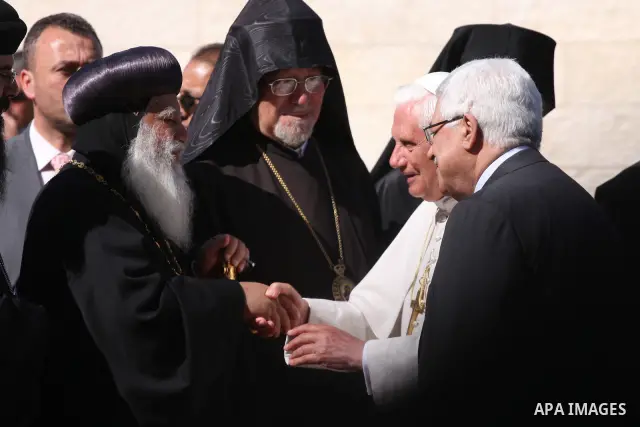 Palestinian president Mahmud Abbas and Christian religious leaders welcome Pope Benedict XVI upon the pontiffs arrival in the West Bank city of Bethlehem on May 13, 2009..APAIMAGES PHOTO /Issam rimawi