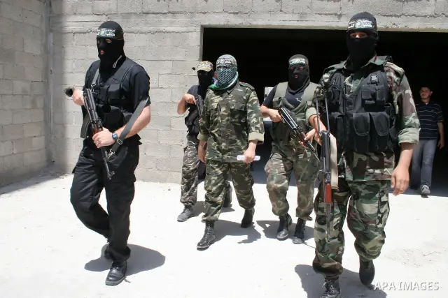 Hamas gunmen arrive for a news conference in Gaza City May 31, 2009. Six people were killed on Sunday when forces loyal to Palestinian President Mahmoud Abbas raided a Hamas hideout, just days after Abbas promised in Was...