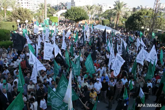 Palestinian supporters of the Islamic movement Hamas participate a rally in Gaza City, Sunday, May 31, 2009. Palestinian forces stormed a Hamas hideout in the northern West Bank, setting off a fierce battle that left six...