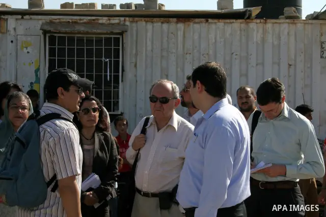 UN lead investigator Richard Goldstone (C) and members of his delegation inspect the destruction at the Samoni family home in Gaza City on June 03, 2009. Twenty-nine members of the extended family were killed during the...