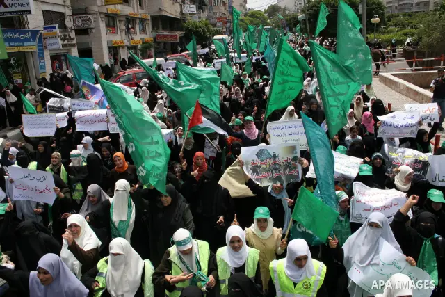 Palestinian women supporters of Hamas shout slogans during a demonstration against the fighting between Hamas militants and Palestinian security loyal to president Mahmud Abbas in the West Bank, in Gaza City, June 6,2009...