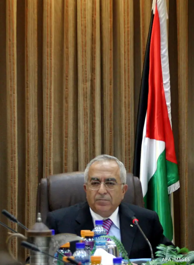 Palestinian prime minister Salam Fayyad chairs cabinet session of the Palestinian government at his office in the West Bank city of Ramallah on june 11, 2009. .PHOTO\Issam Rimawi