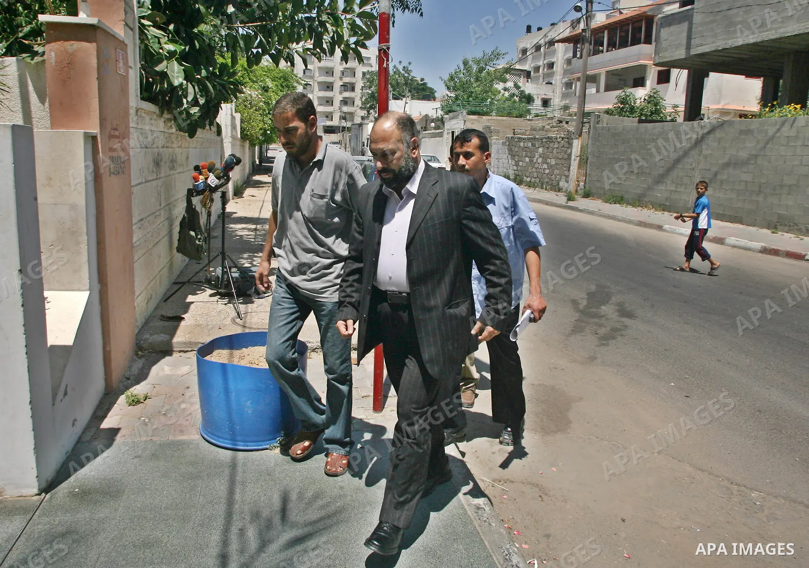 Palestinian Fatah official Ashraf Jomaa arrive to meet Hamas officials in Gaza City on June 14, 2009. The two main Palestinian factions Fatah and Hamas convened meetings in the West Bank and the Gaza Strip in a new bid t...