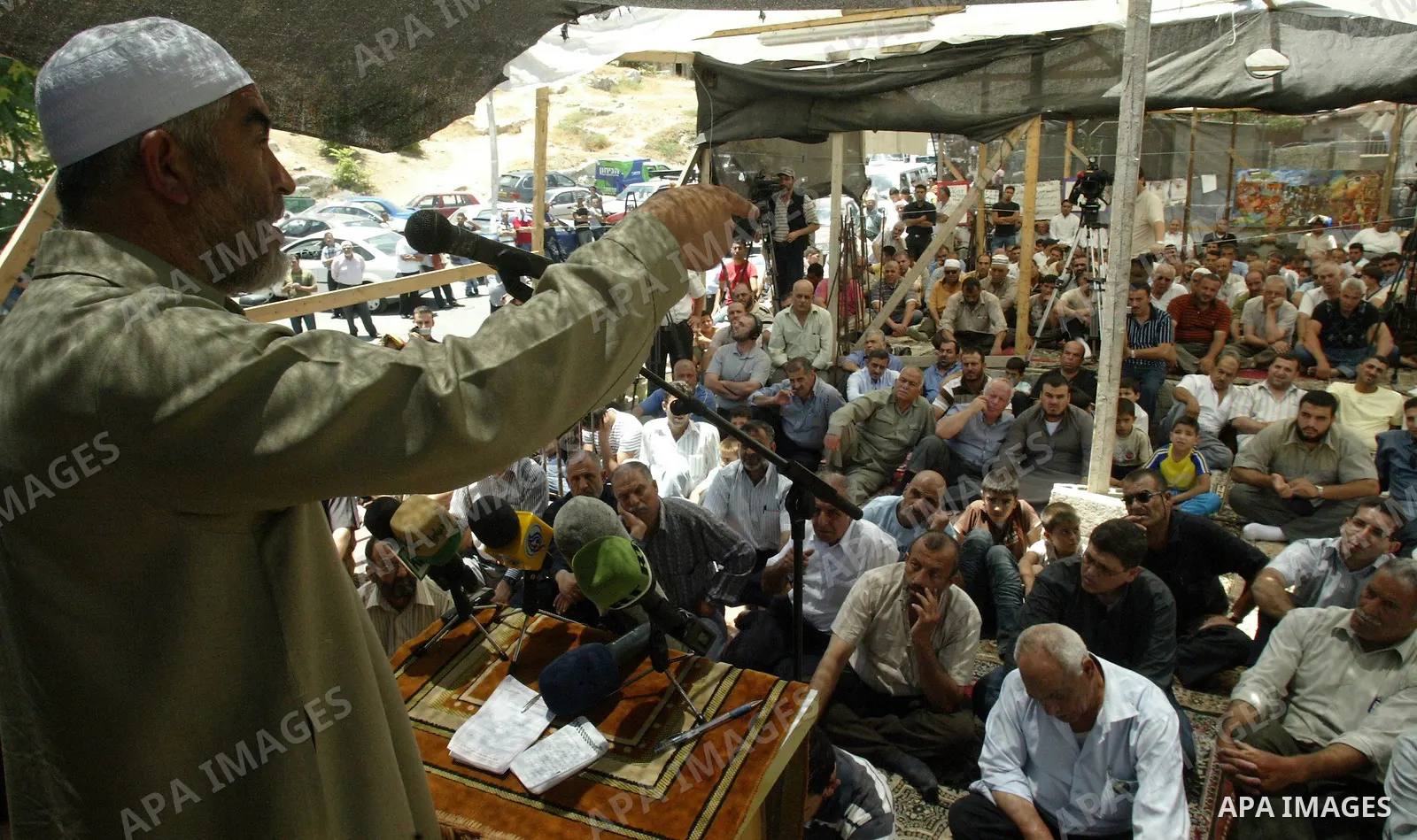 Sheikh Raed Salah, head of the Arab-Israeli Islamic Movement, speaks during Friday prayers on June 19, 2009, at a newly-erected protest tent in the Israeli-annexed east Jerusalem neighborhood of Silwan, where Palestinian...