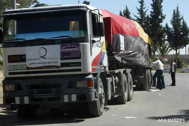 A Medical aid trucks enter through the Rafah border crossing in the southern Gaza Strip on June 28, 2009. An Assistance from the State of Qatar to the Palestinian people. Photo By Abed Rahim Khatib