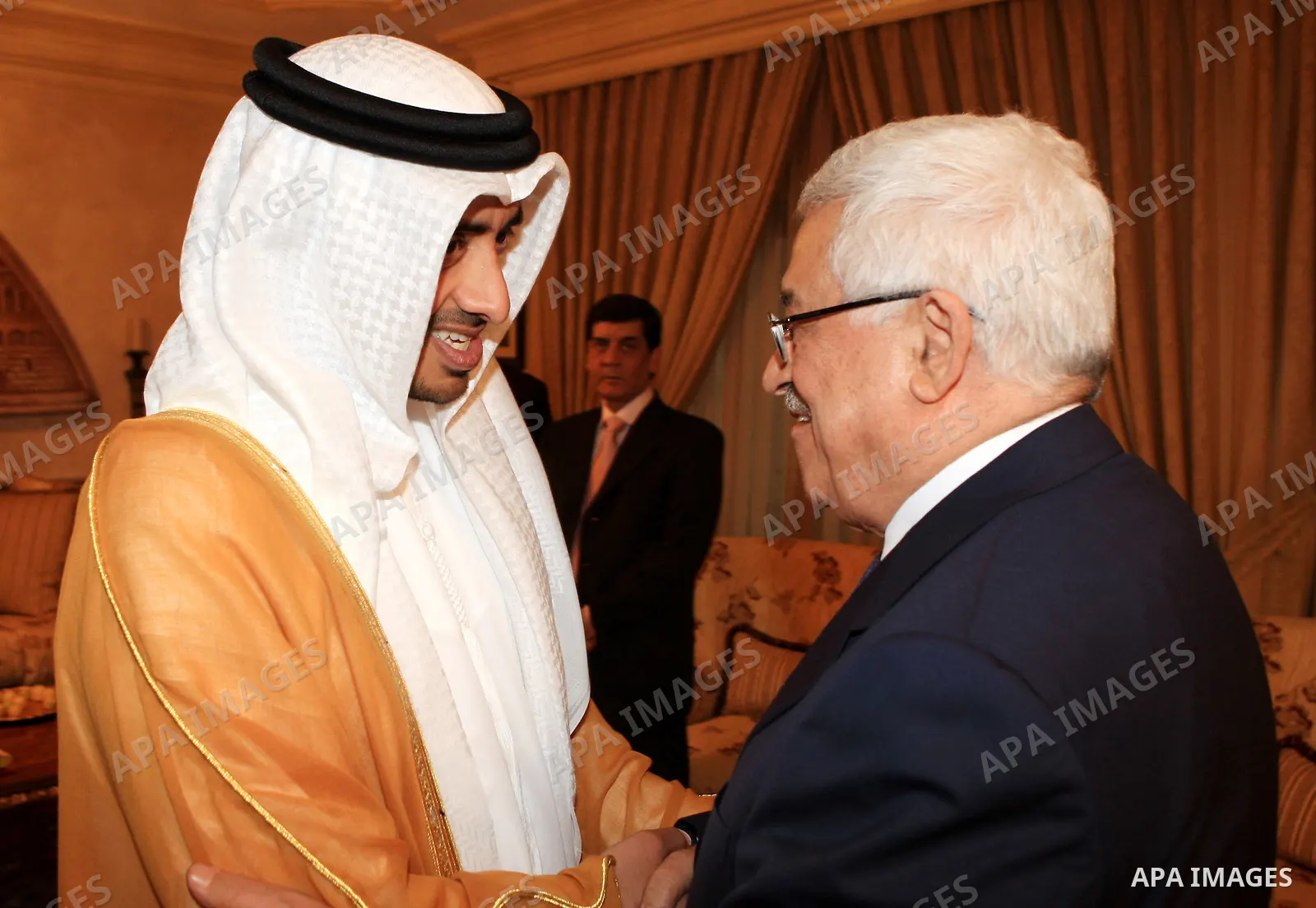 Palestinian President Mahmoud Abbas meets with the UAE Foreign Affairs minister Sheikh Abdullah bin Zayed in the Jordanian capital of Amman on July 9, 2009. Photo by Thaer Ganaim