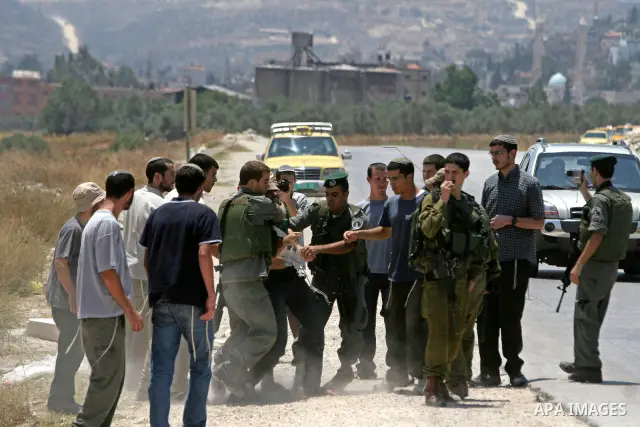 Israeli soldiers arrest a settler from the settlement of Yetshar near the West Bank City of Nablus on July 20 ,2009. Photo by Nedal Shtieh