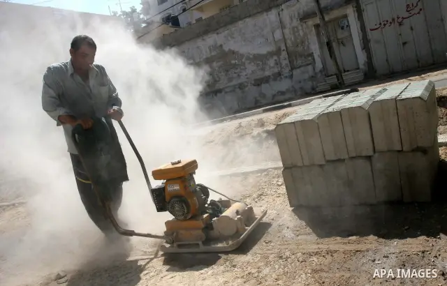 A Palestinian workers renovate El-Nasr Street in Gaza City on July 28, 2009. Photo By Mohammed Asad