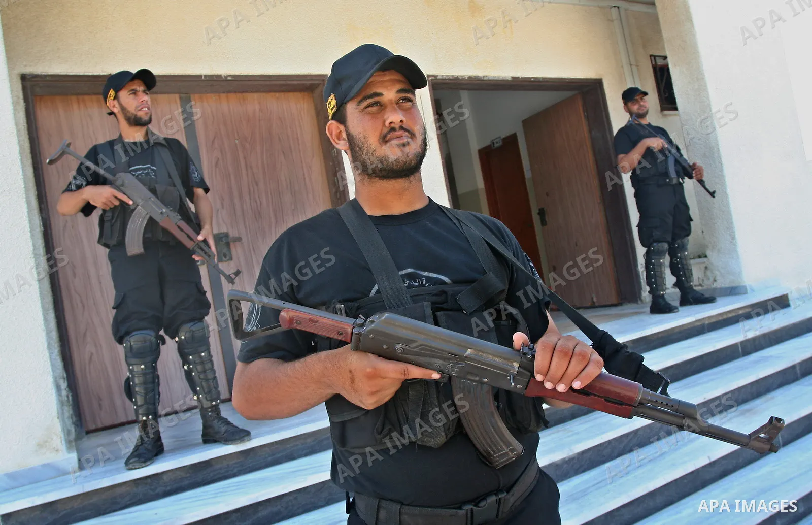 A Hamas policemen stand guard in Gaza city on August 2, 2009. Photo By Mohammed Asad