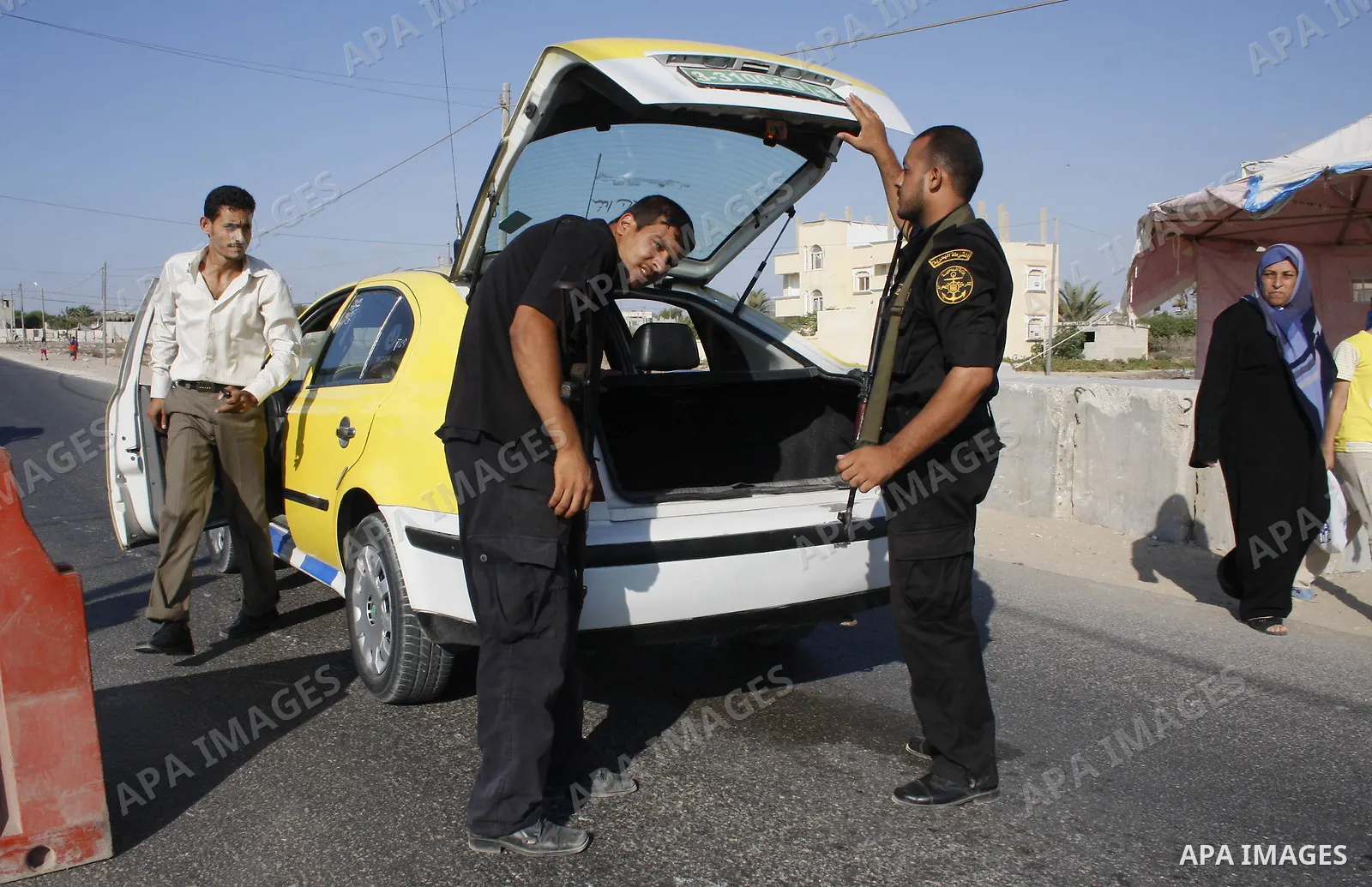 A Palestinian Hamas policeman inspect a car at a checkpoint in Khan Younis southern Gaza Strip on August 15, 2009 a day after clashes between Hamas and a radical Islamist sect. At least 24 people were killed and 130 woun...